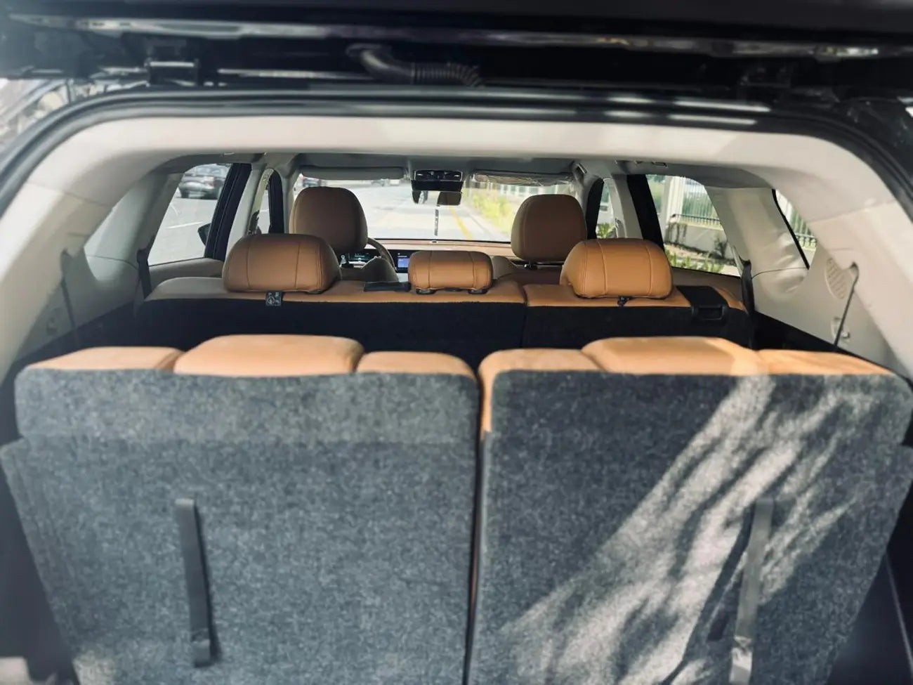 Luxurious leather seats inside Jetour X70 Plus, offering comfort and style for Dubai car rentals.