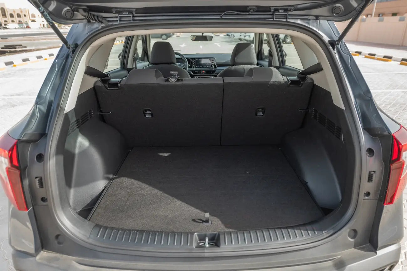 Night shot of a KIA Seltos with LED headlights and taillights illuminated, a prime choice for Dubai's nightlife enthusiasts.