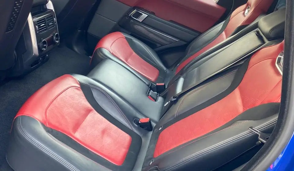 Close-up of the Range Rover SVR's grille and badge, symbolizing luxury SUV rentals in Dubai.